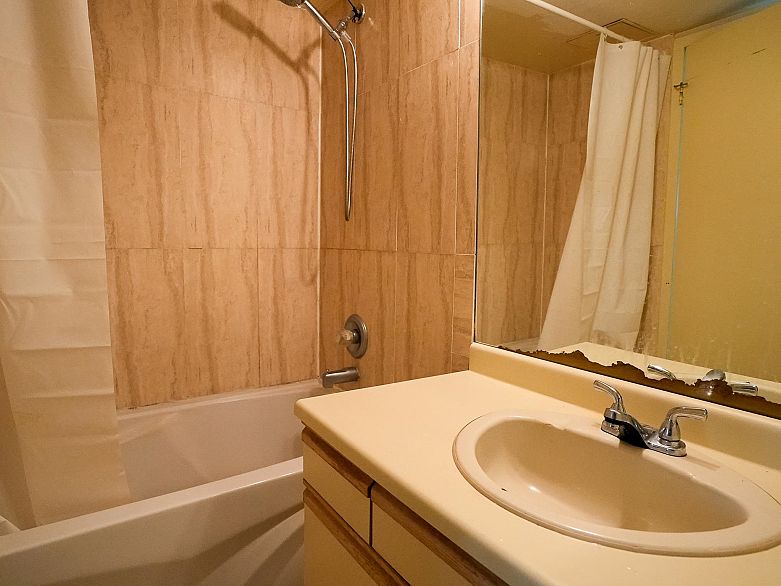 101 1845 Robson Street