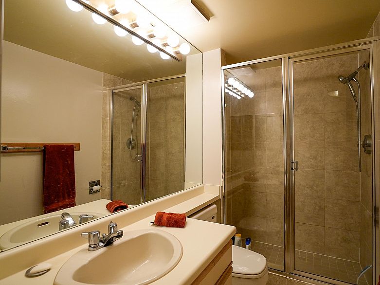 101 1845 Robson Street