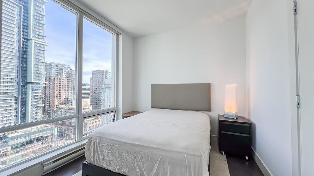 2004 565 Smithe Street