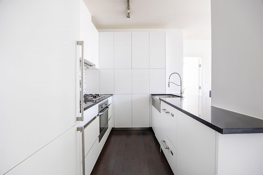 2004 565 Smithe Street