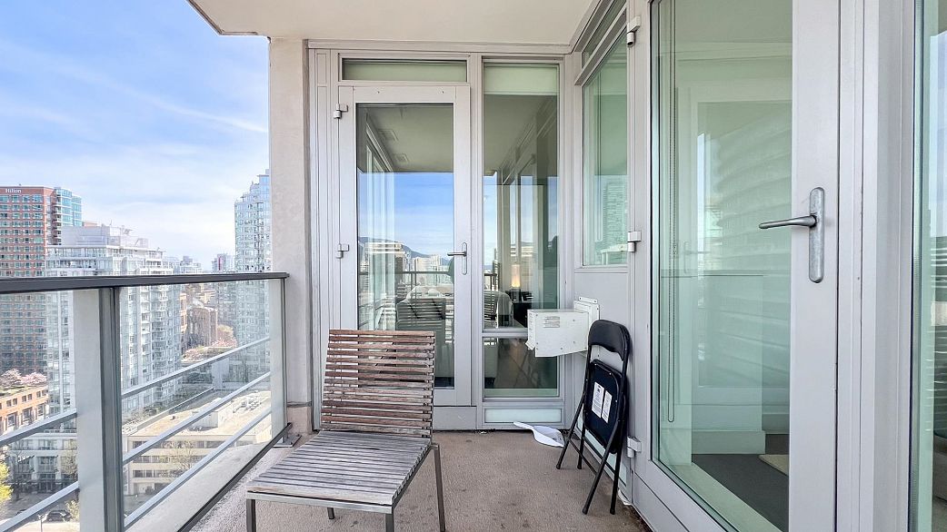 2004 565 Smithe Street