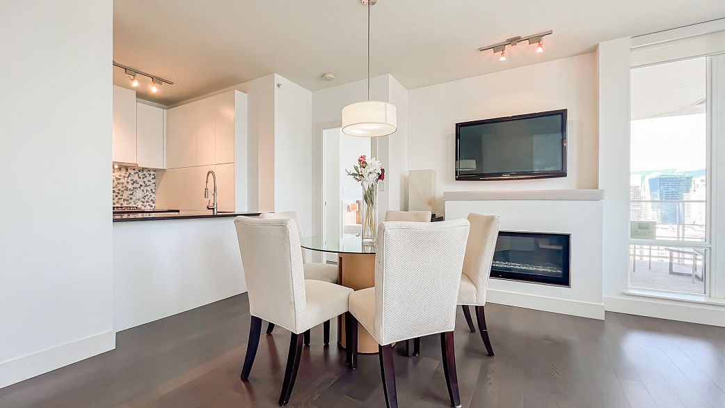 2004 565 Smithe Street