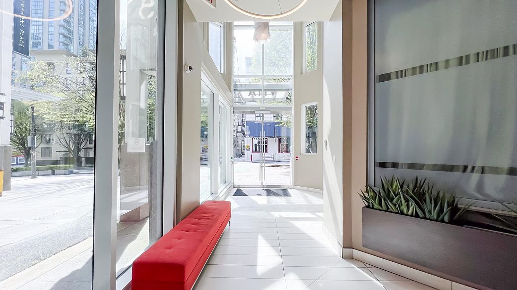 2004 565 Smithe Street