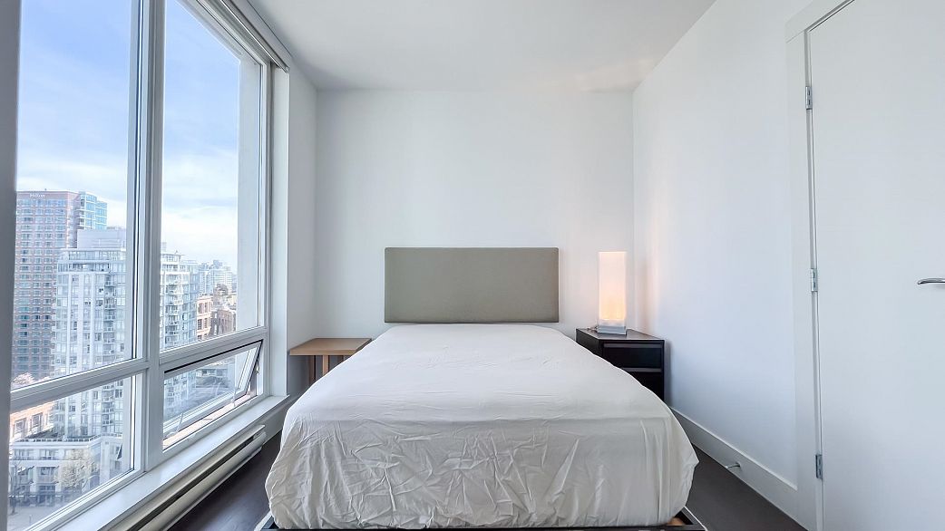 2004 565 Smithe Street