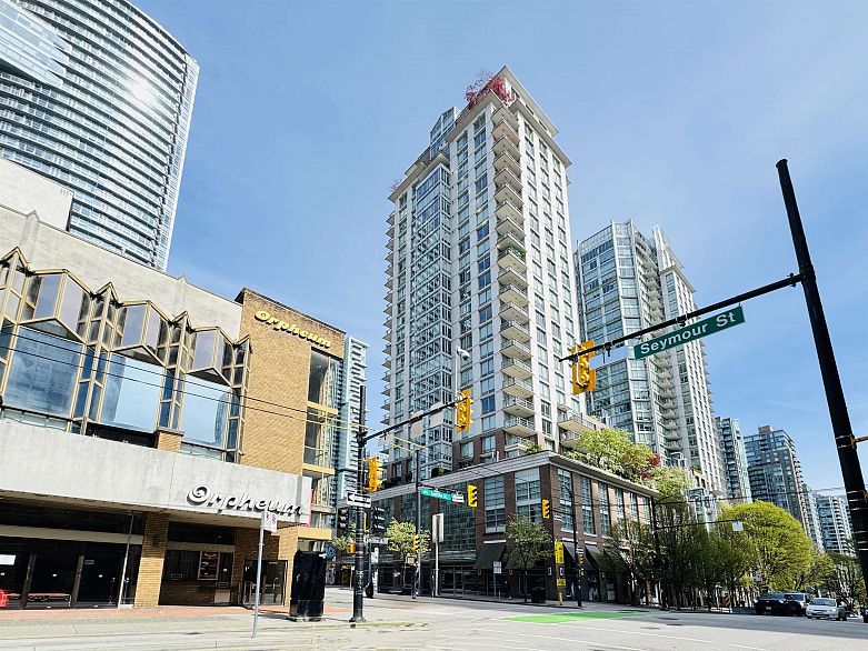 2004 565 Smithe Street