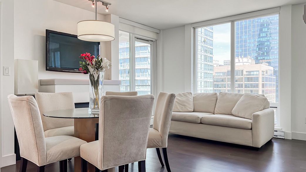 2004 565 Smithe Street