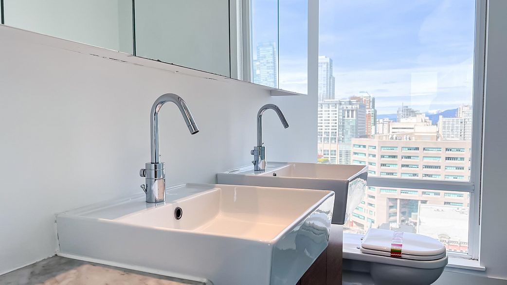 2004 565 Smithe Street