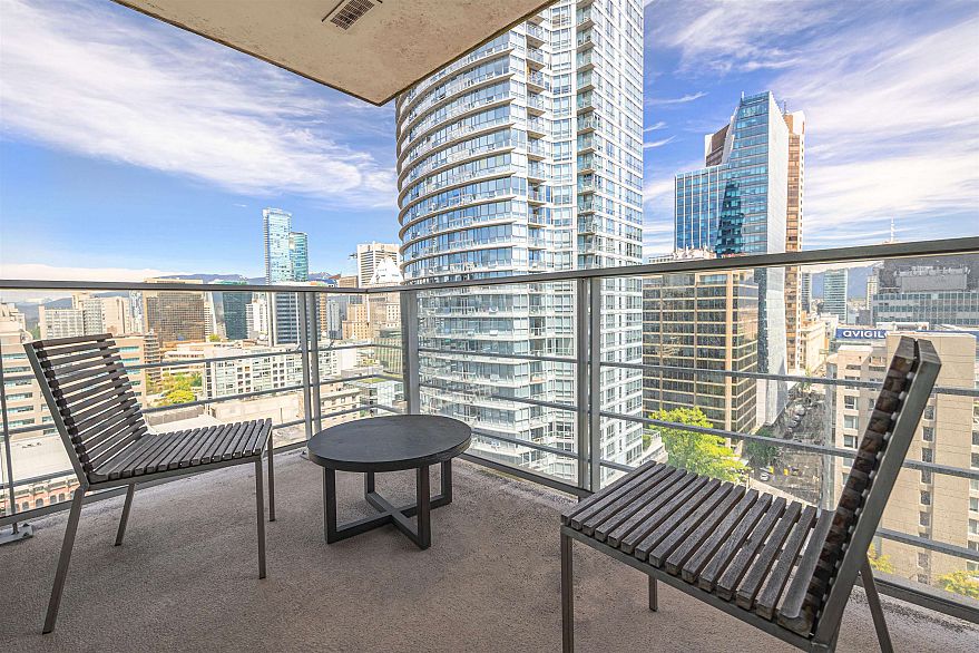 2004 565 Smithe Street