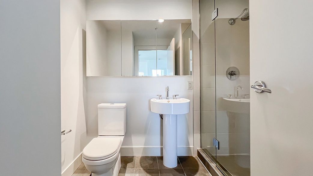 2004 565 Smithe Street