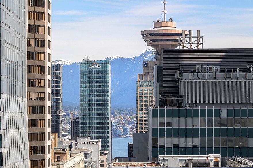 2004 565 Smithe Street