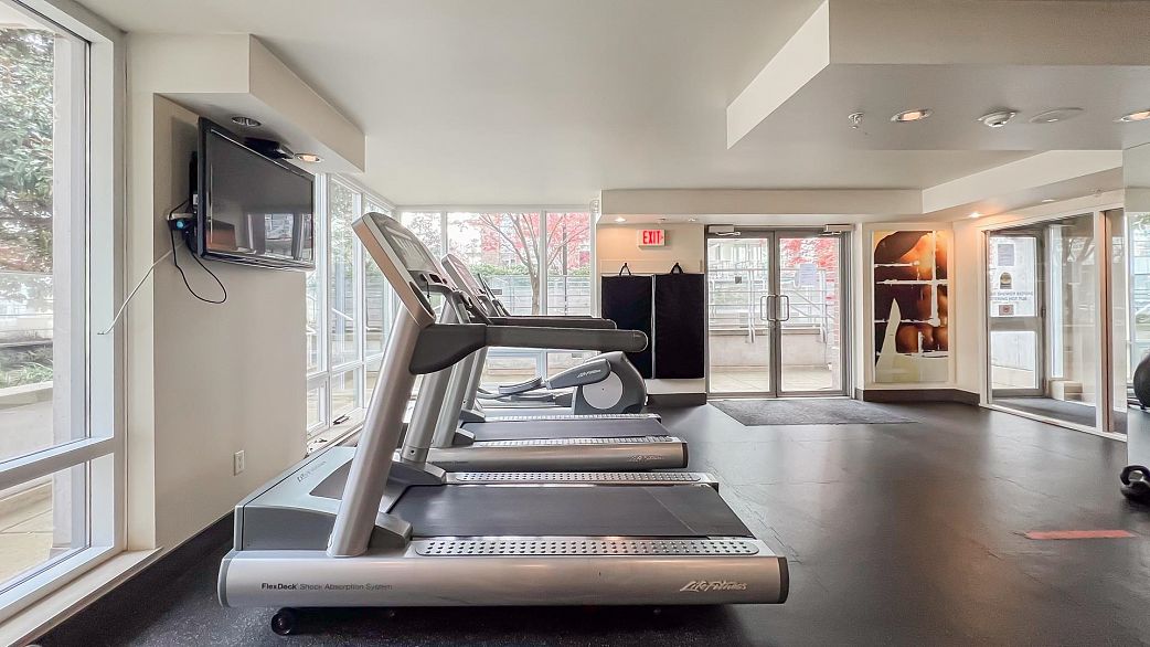 2004 565 Smithe Street