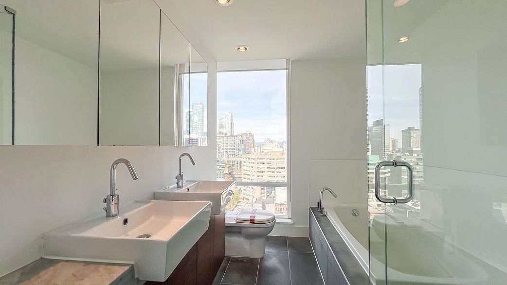 2004 565 Smithe Street