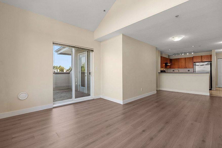 417 7089 Mont Royal Square