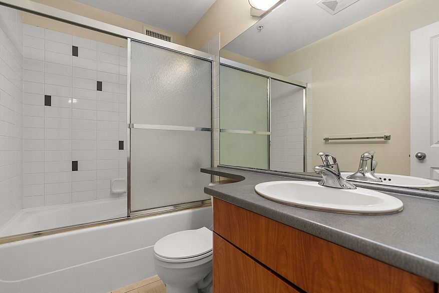 417 7089 Mont Royal Square