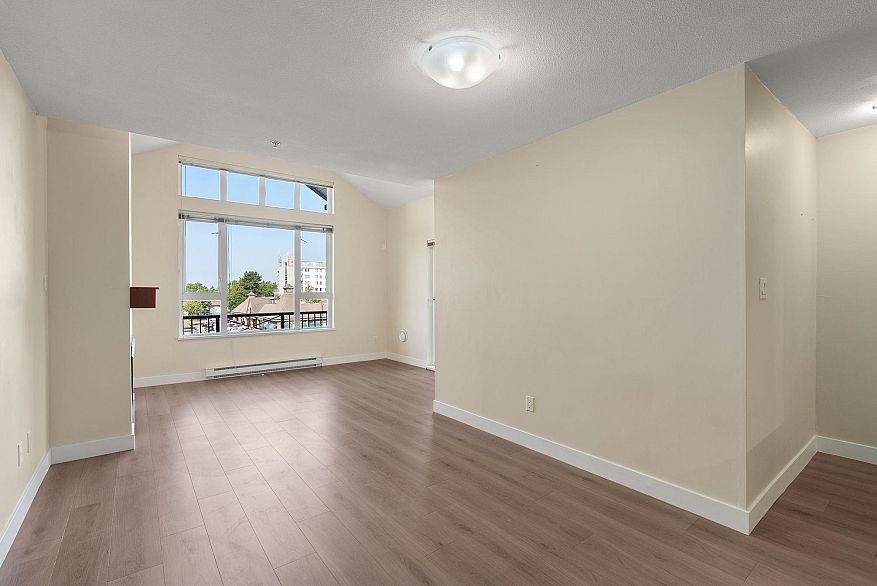 417 7089 Mont Royal Square