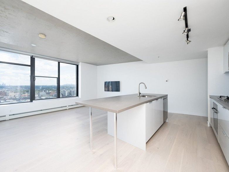 2503 108 W Cordova Street