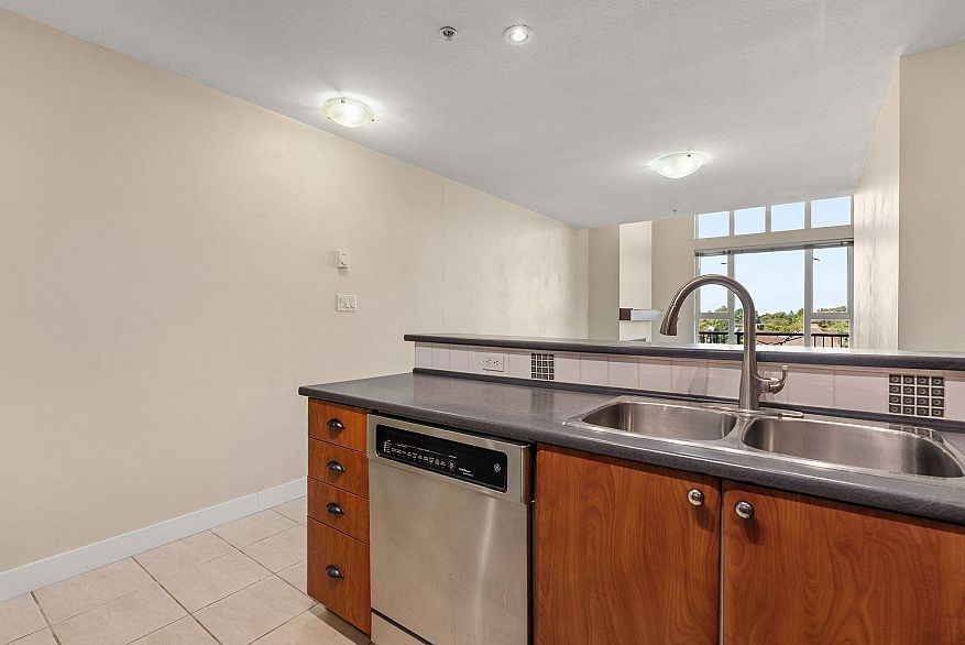 417 7089 Mont Royal Square