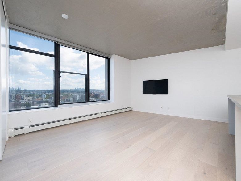 2503 108 W Cordova Street