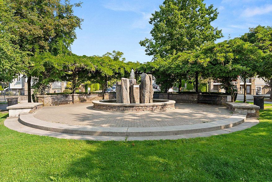 417 7089 Mont Royal Square