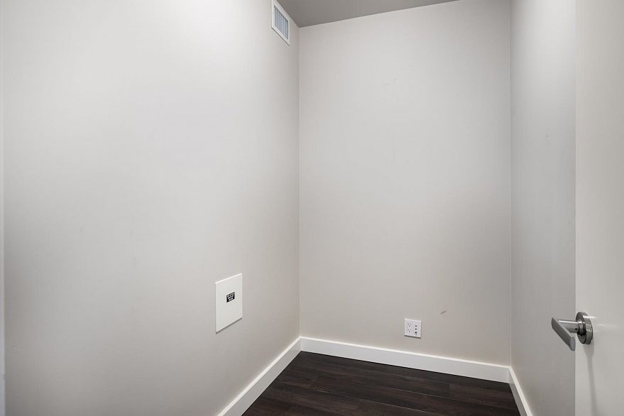 1912 1618 Quebec Street