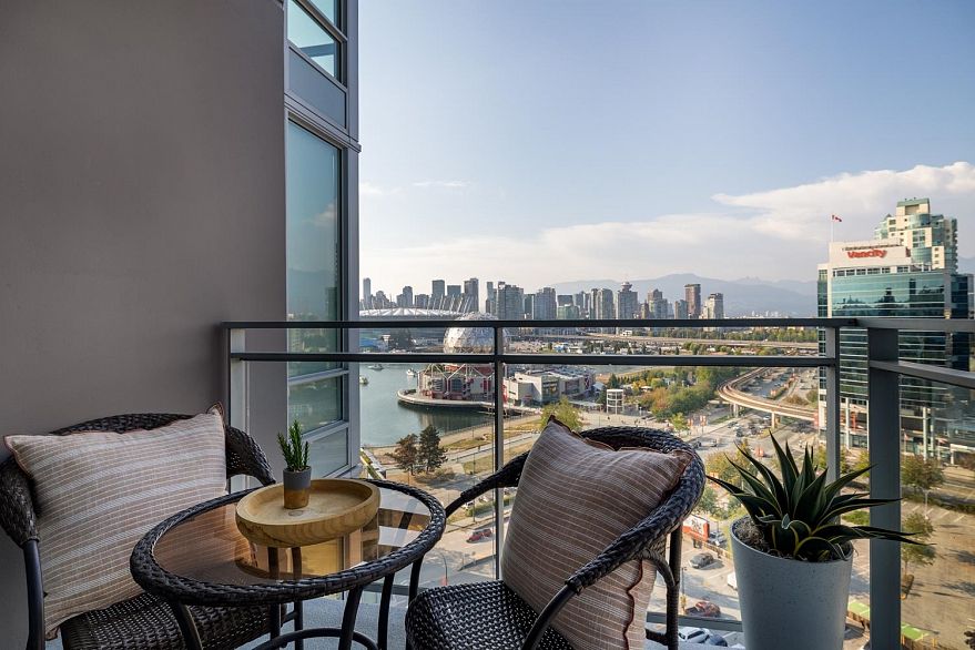 1912 1618 Quebec Street