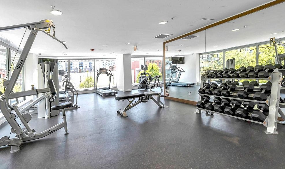 908 999 Seymour Street