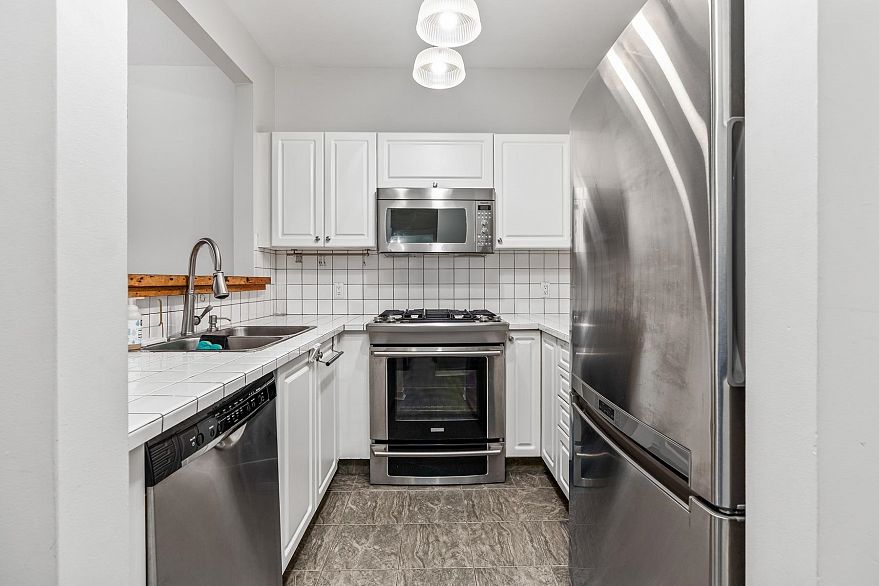 204 2525 Quebec Street