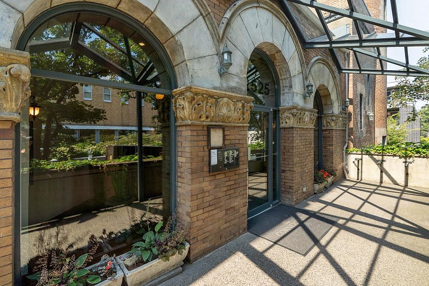 204 2525 Quebec Street