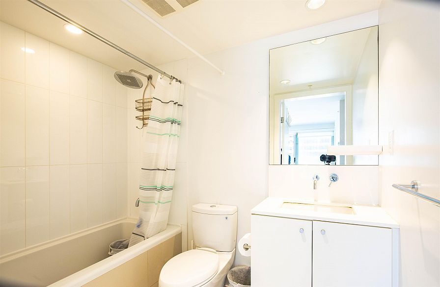 908 999 Seymour Street