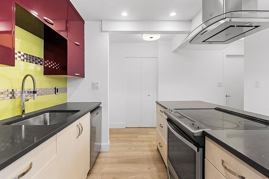 202 1422 E 3rd Avenue