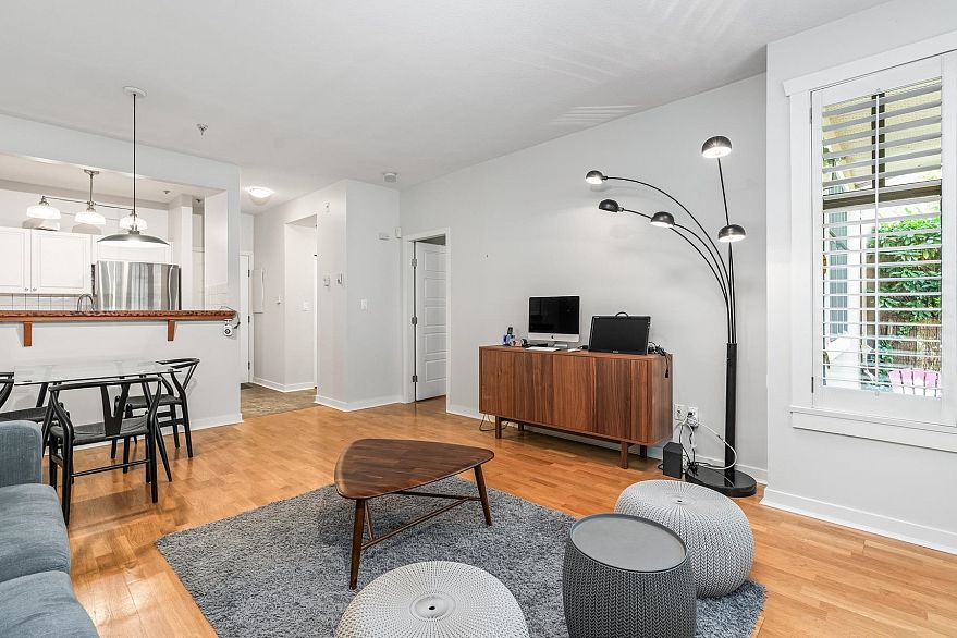 204 2525 Quebec Street