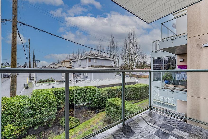 211 5818 Lincoln Street