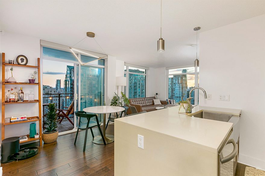 2801 888 Homer Street