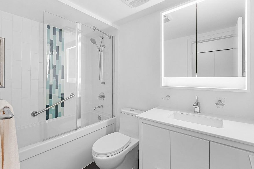 202 1422 E 3rd Avenue