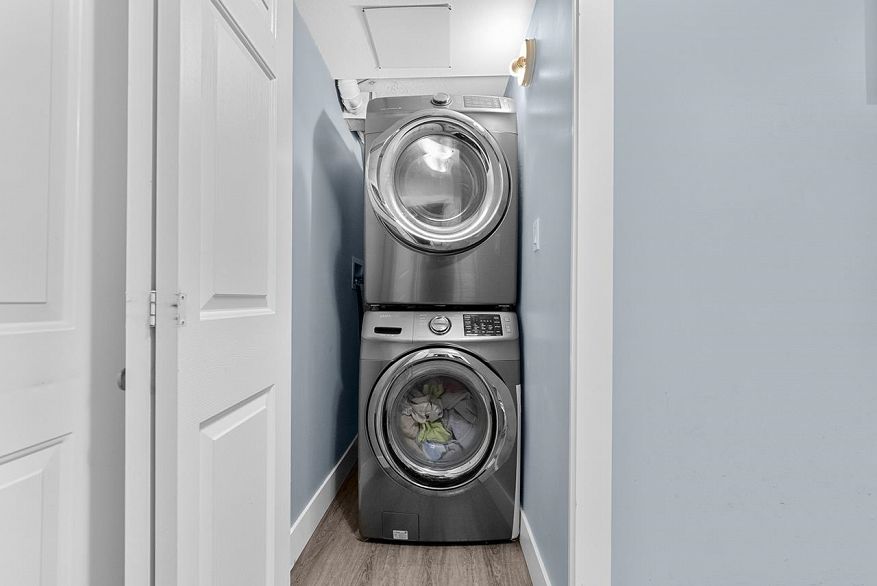 211 5818 Lincoln Street