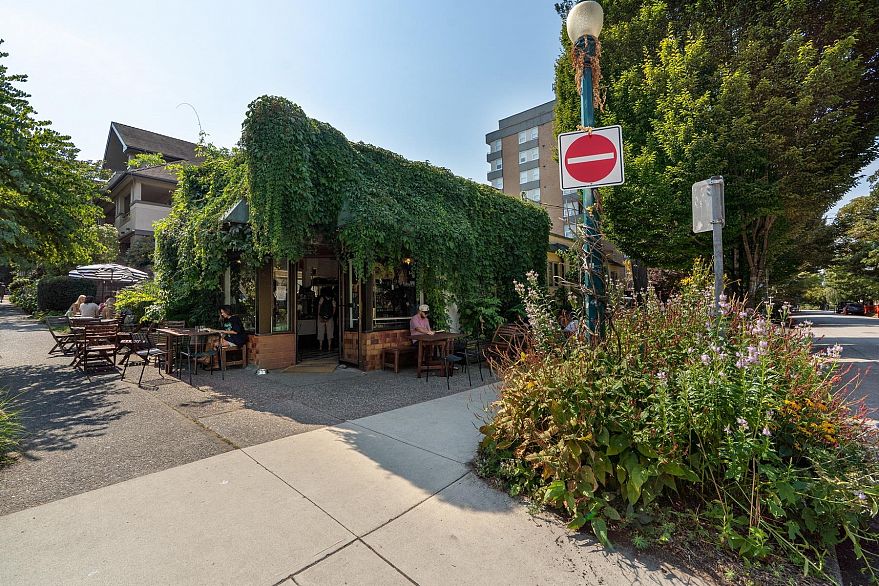 204 2525 Quebec Street