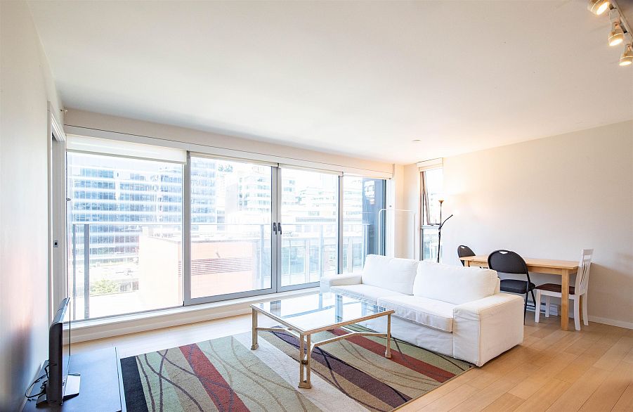 908 999 Seymour Street