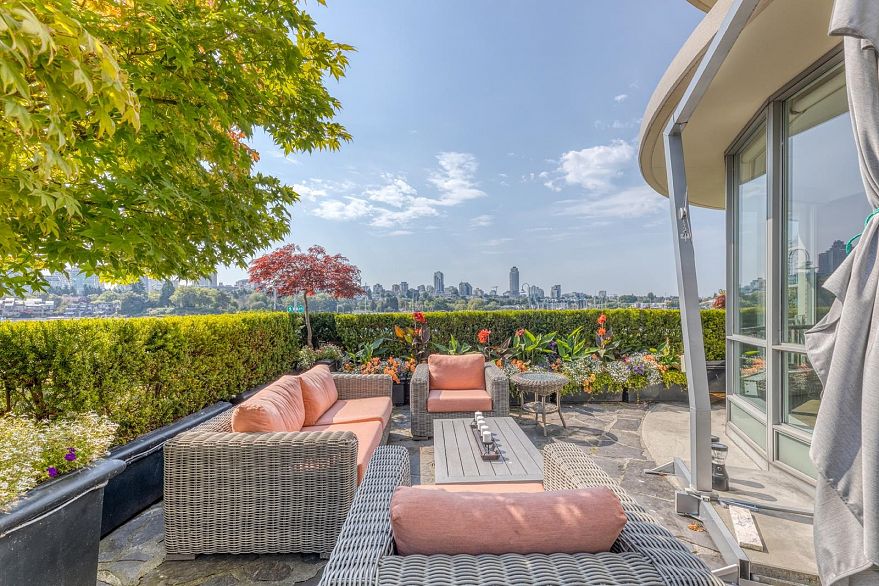 110 1328 Marinaside Crescent