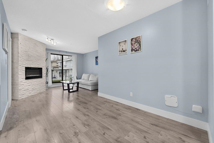 211 5818 Lincoln Street