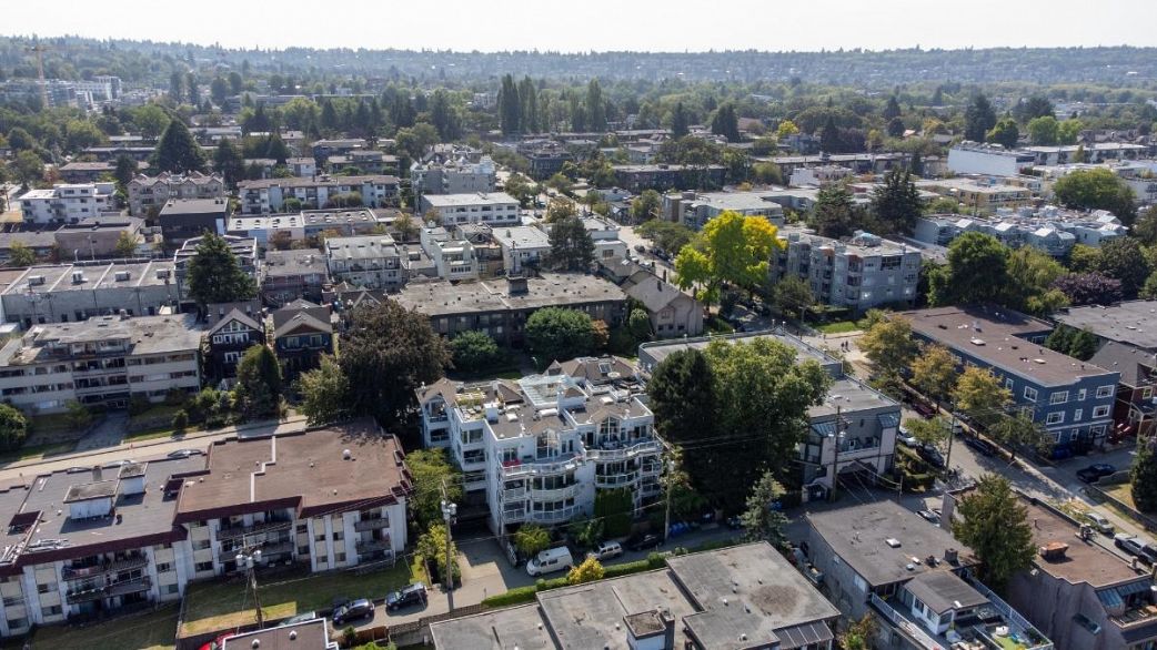 PH21 2175 W 3rd Avenue