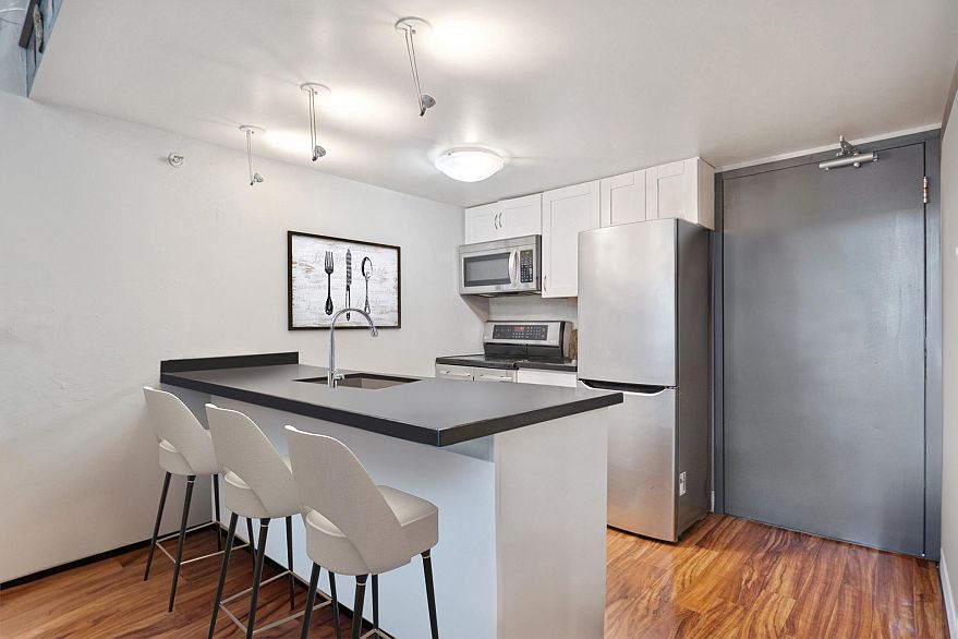 508 1 E Cordova Street