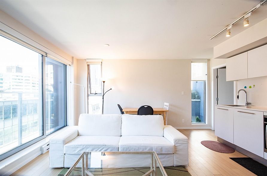 908 999 Seymour Street