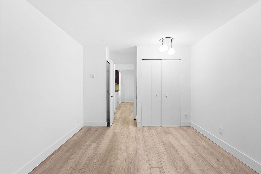 202 1422 E 3rd Avenue