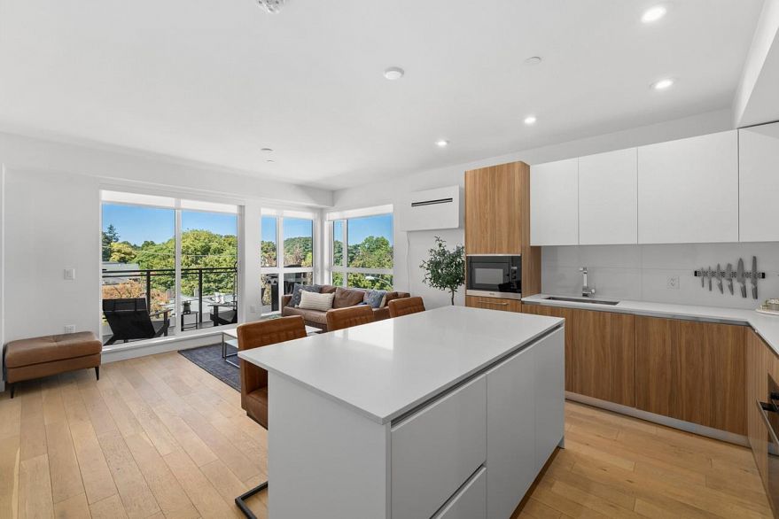 306 209 E 20th Avenue