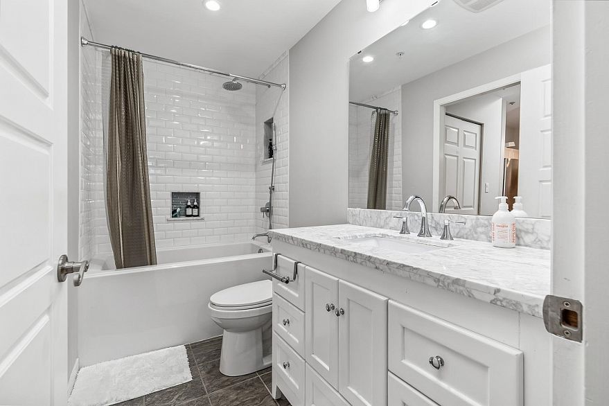 204 2525 Quebec Street