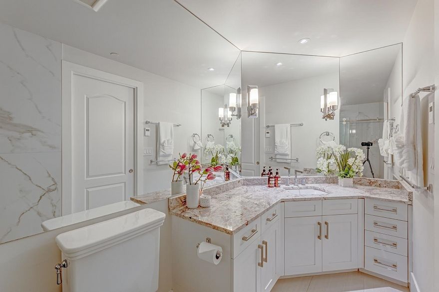 110 1328 Marinaside Crescent