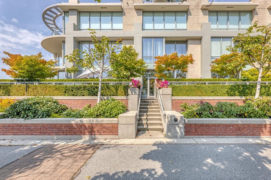 110 1328 Marinaside Crescent