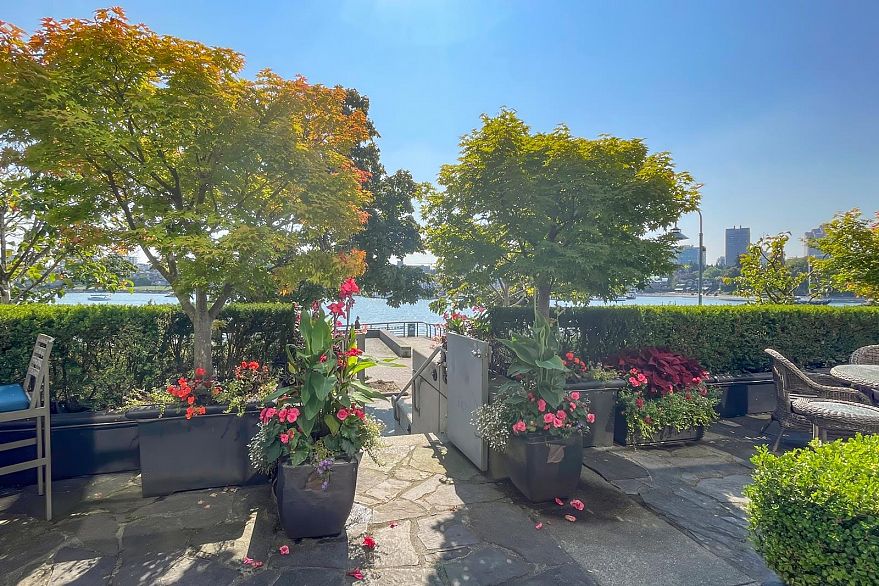 110 1328 Marinaside Crescent