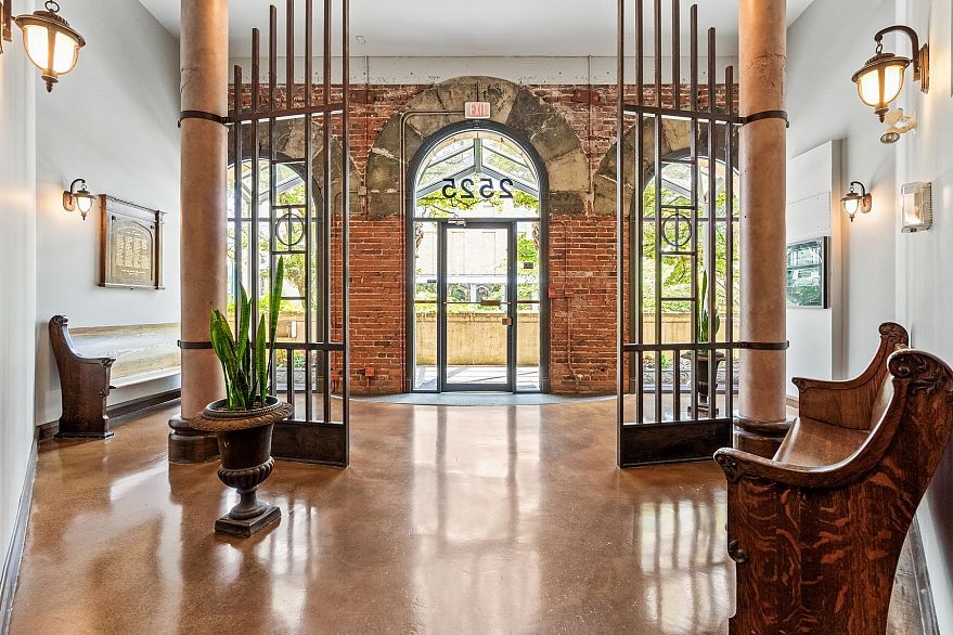 204 2525 Quebec Street