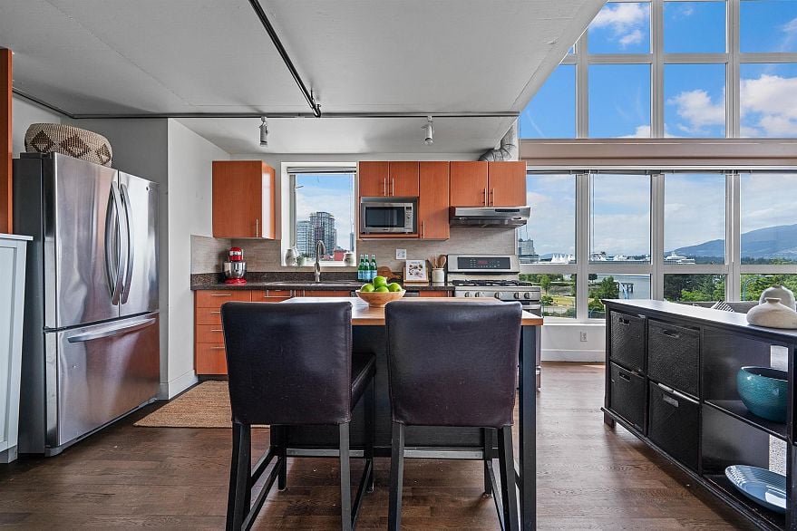 605 289 Alexander Street